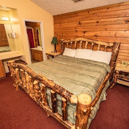 Cabin Close To Parkway Rd With River View بيدجن فورج المظهر الخارجي الصورة