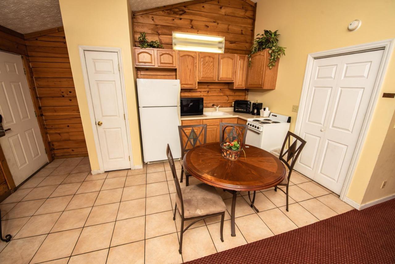 Cabin Close To Parkway Rd With River View بيدجن فورج المظهر الخارجي الصورة