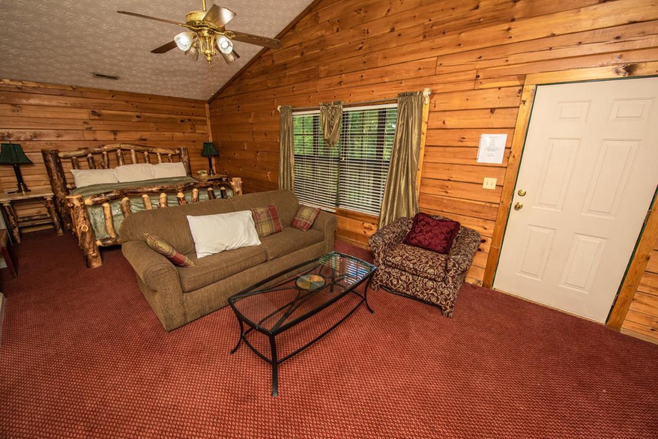 Cabin Close To Parkway Rd With River View بيدجن فورج المظهر الخارجي الصورة