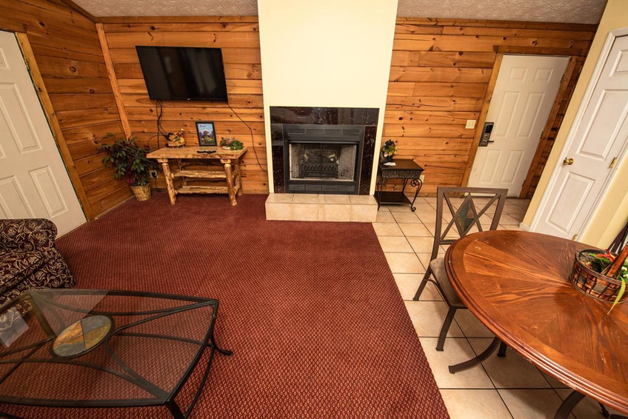 Cabin Close To Parkway Rd With River View بيدجن فورج المظهر الخارجي الصورة
